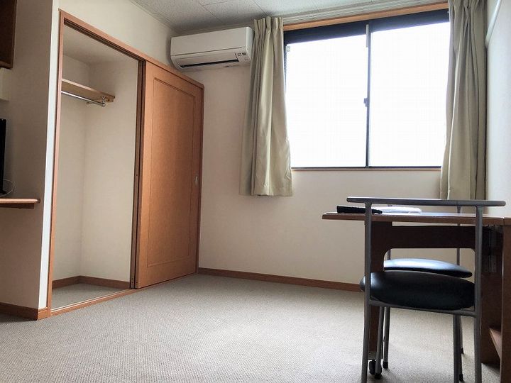 レオパレスルミエールの居間