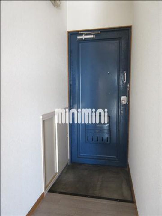 コーポ名和の玄関