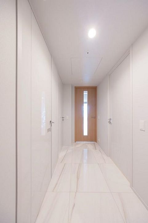 東京都港区三田1(マンション)の賃貸物件の玄関