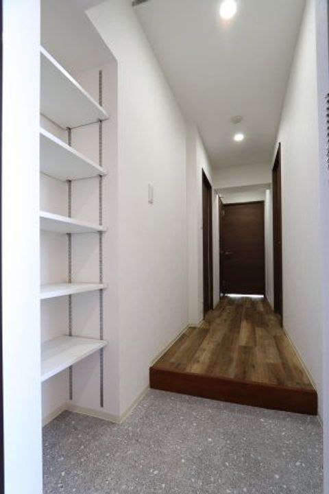 伊藤ハイツ 501号室の玄関