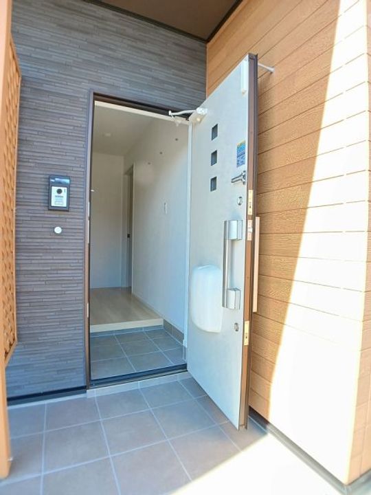 福島県伊達市保原町字旭町(アパート)の賃貸物件の玄関