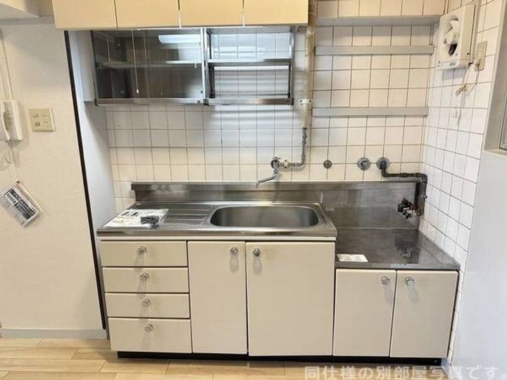 和歌山県和歌山市十三番丁(マンション)の賃貸物件のキッチン
