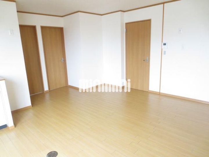 サテライトの居間