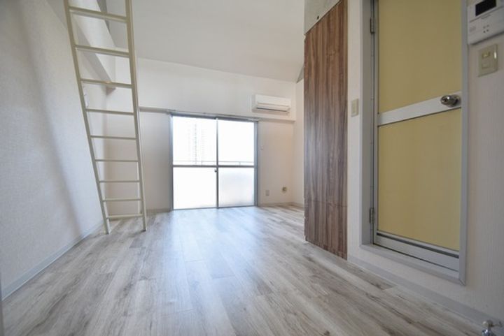 Y’z B.L.D緑井の内装