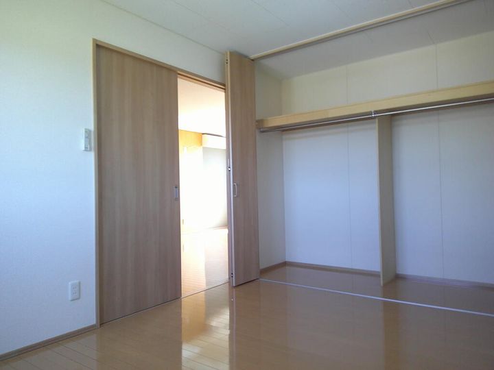 ヒノキ豊栄マンションDの内装
