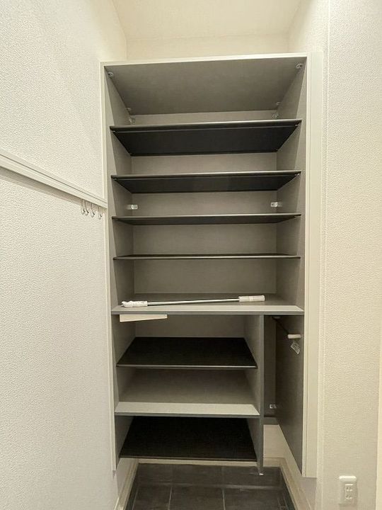 グリナージュ【SHM】の玄関