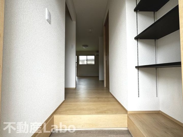 徳島県板野郡北島町鯛浜字西中野(アパート)の賃貸物件の玄関