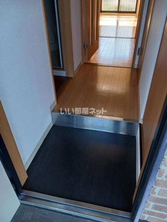 滋賀県彦根市西沼波町(アパート)の賃貸物件の玄関