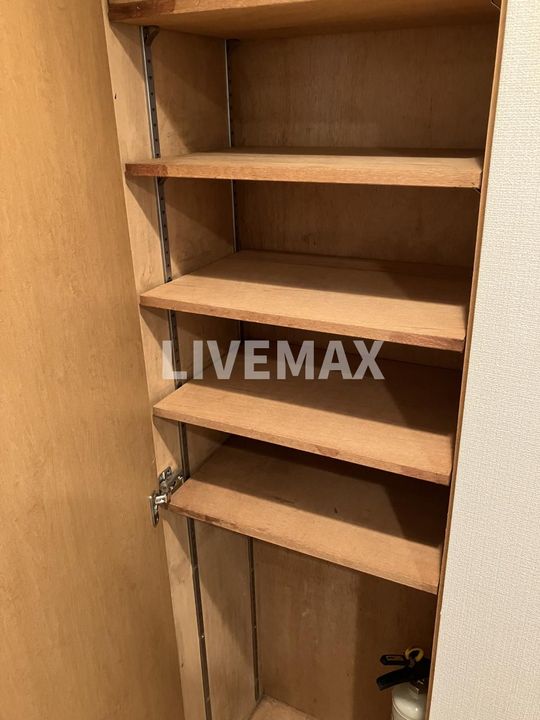 リクレイシア西麻布II番館の玄関