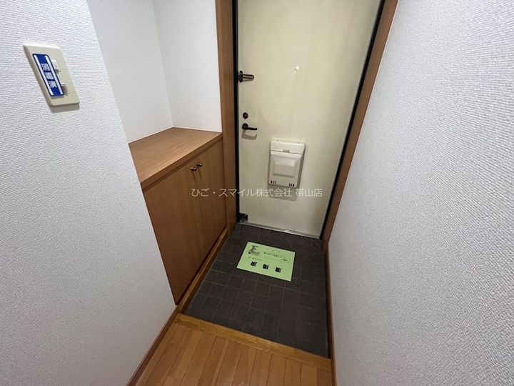 パストラルマンションの玄関