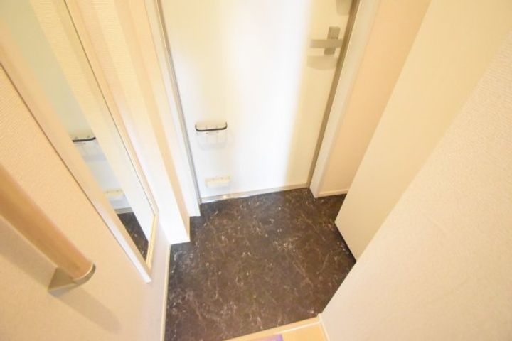 神奈川県横浜市神奈川区西寺尾1(マンション)の賃貸物件の玄関