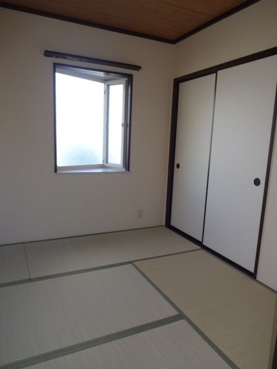 ハイツ南条の居間