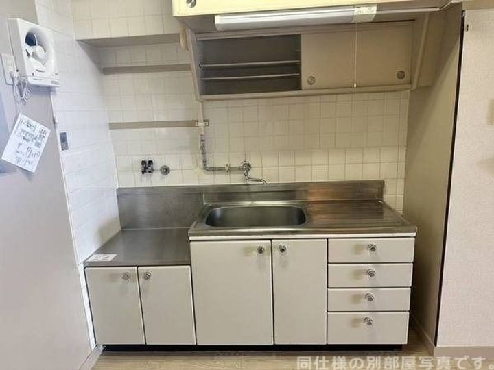 和歌山県和歌山市十三番丁(マンション)の賃貸物件のキッチン