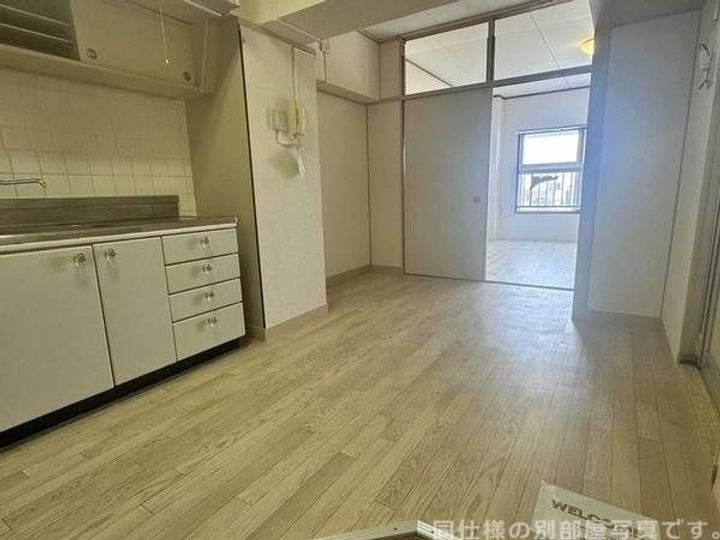 和歌山県和歌山市十三番丁(マンション)の賃貸物件の居間