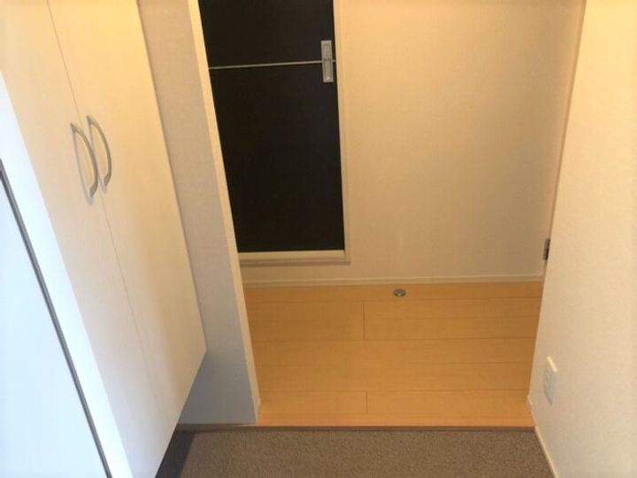 セジュールピア皆実の玄関