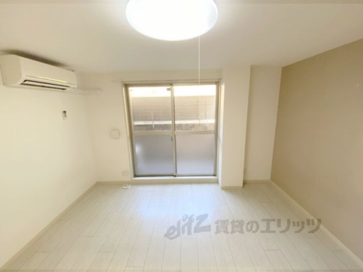 サン・ルモンド岡山手の居間