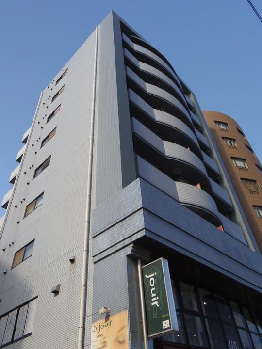 イーストアベニューの外観