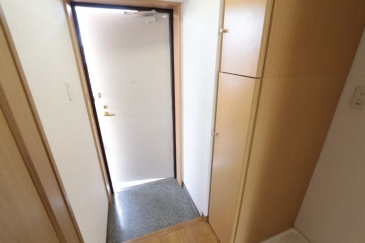 エイブル 2の玄関