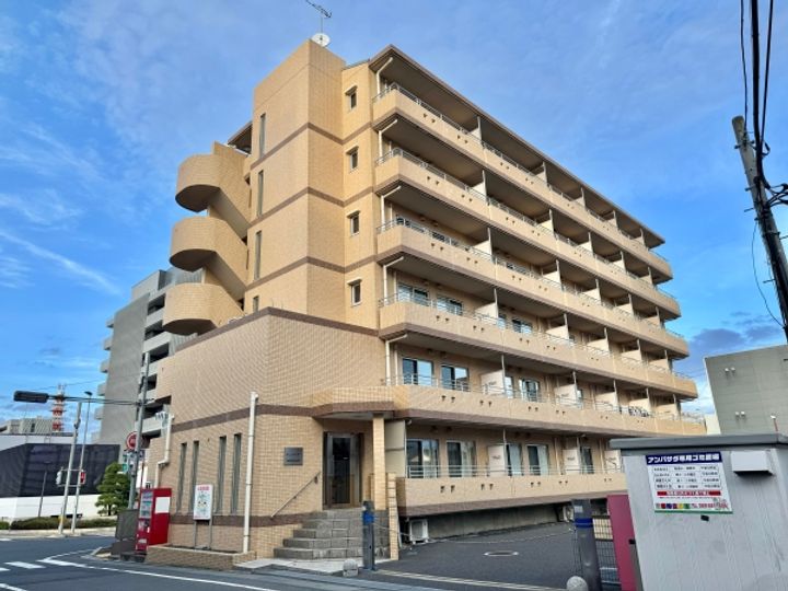 アンバサダの外観