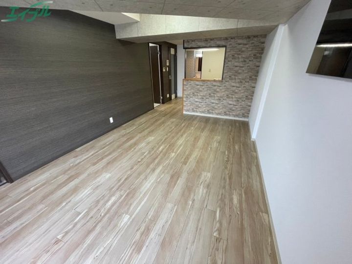 ウエストエンドビルの居間