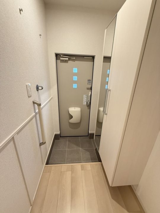 メローヴィレッジ【0】の玄関