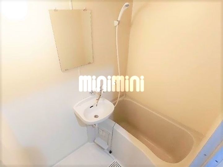 アーバングレーファーストの風呂