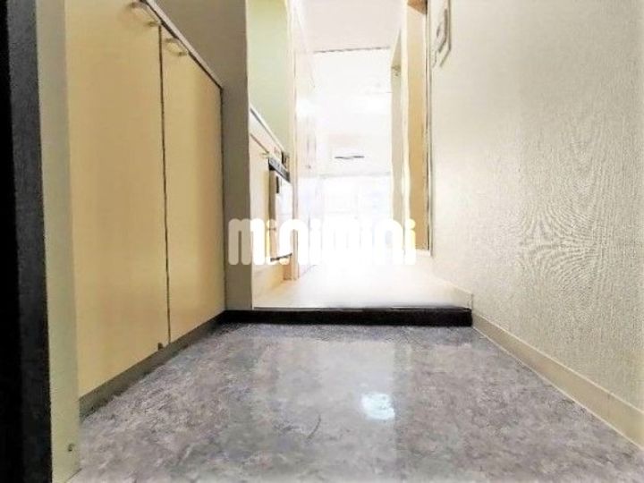 アーバングレーファーストの玄関