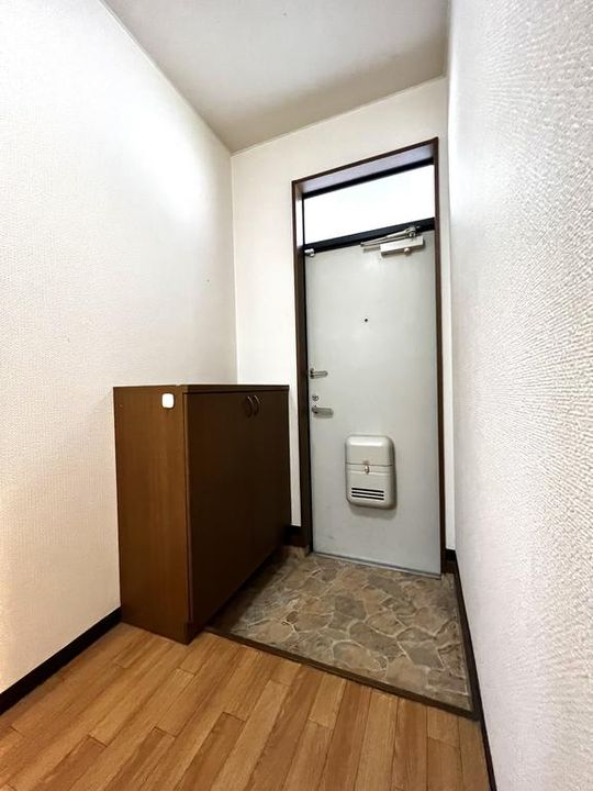 メゾンボヌールB棟の玄関