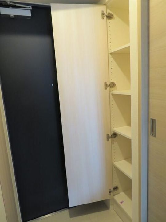 レ・ボヌール セシルの玄関