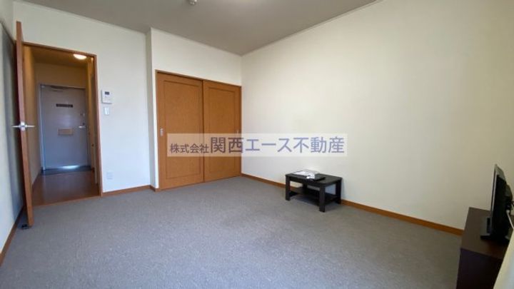 レオパレス御厨EASTの居間