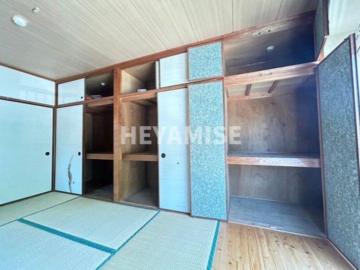 丸幸ビルの内装