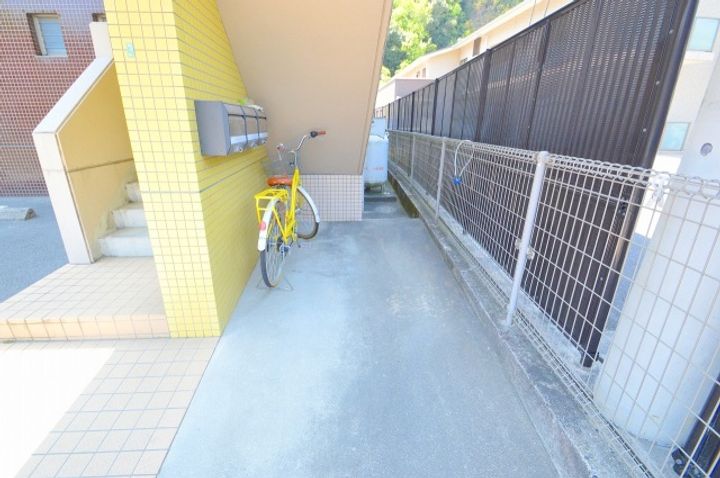 アイユービルの周辺