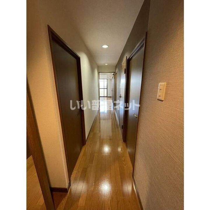 ヴィアーレマルフク南館の玄関