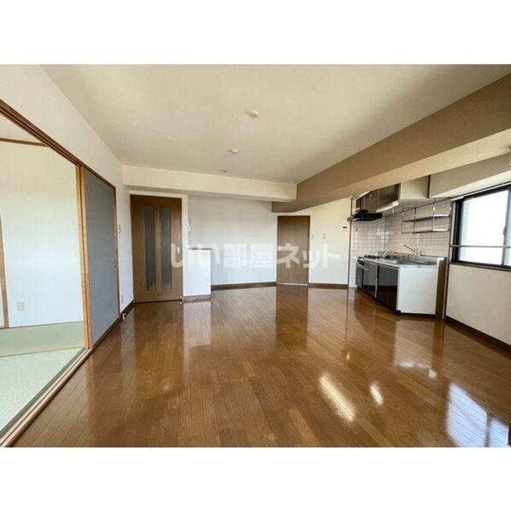 ヴィアーレマルフク南館の居間