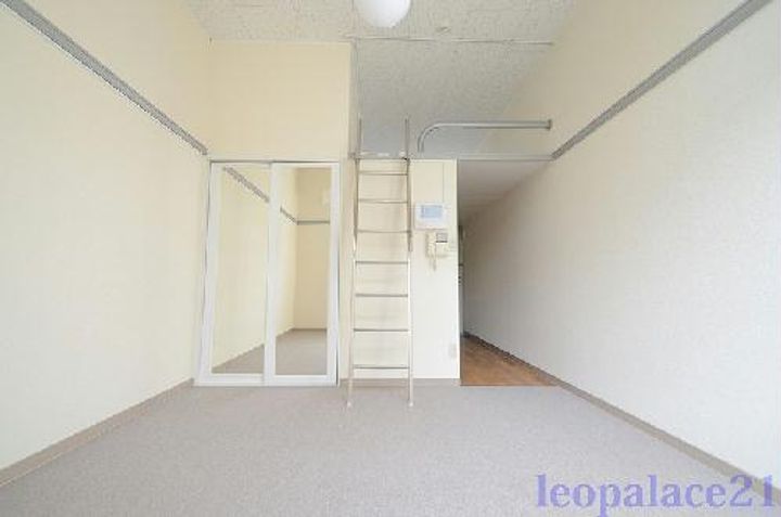 レオパレスTOKIOの居間