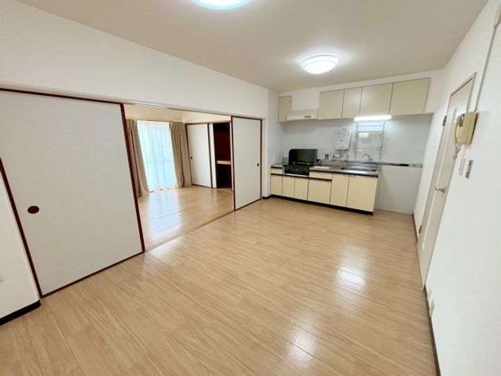 ハマハイツの居間