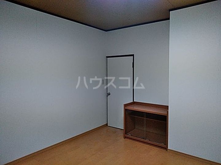 石川ビルの居間