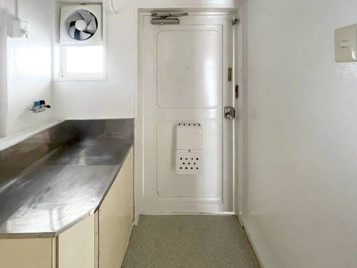 ビレッジハウス新在家3号棟の玄関