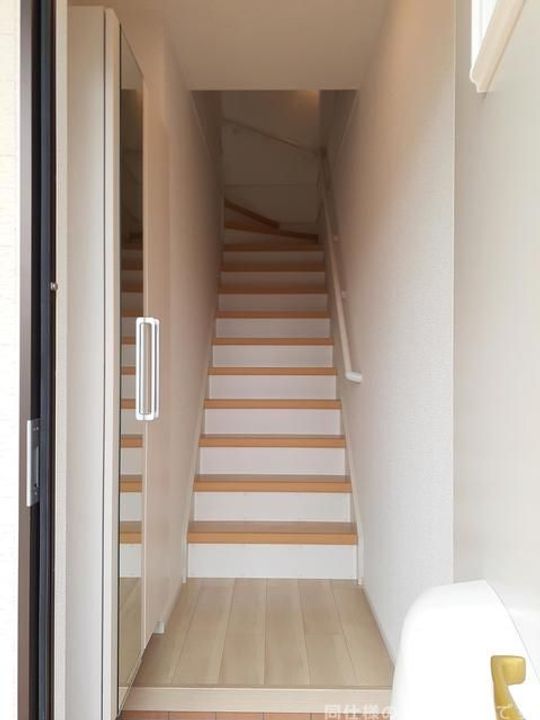 ニューライズ東大友の玄関