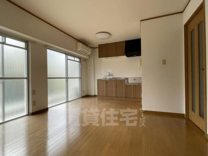 第3籠原ビルの居間