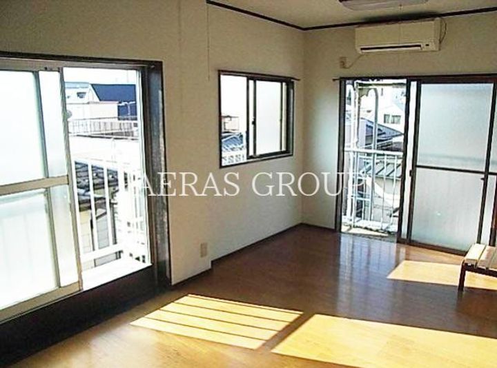 コスモ谷中の居間