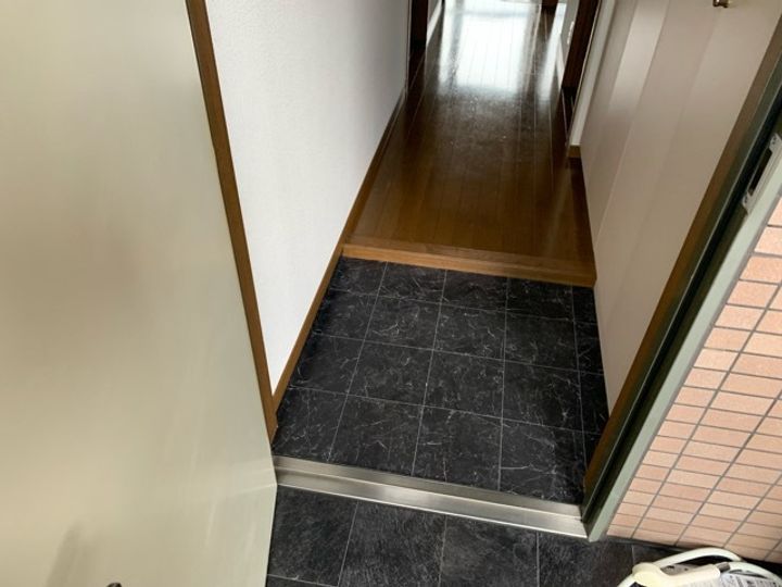 ロイヤルハイツの玄関