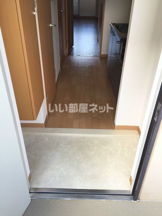 大阪府岸和田市加守町4(マンション)の賃貸物件の玄関
