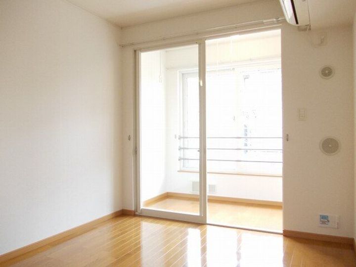 新潟県長岡市大口(アパート)の賃貸物件の居間