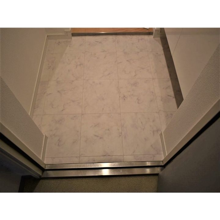 ルクレ新川レジデンスの玄関