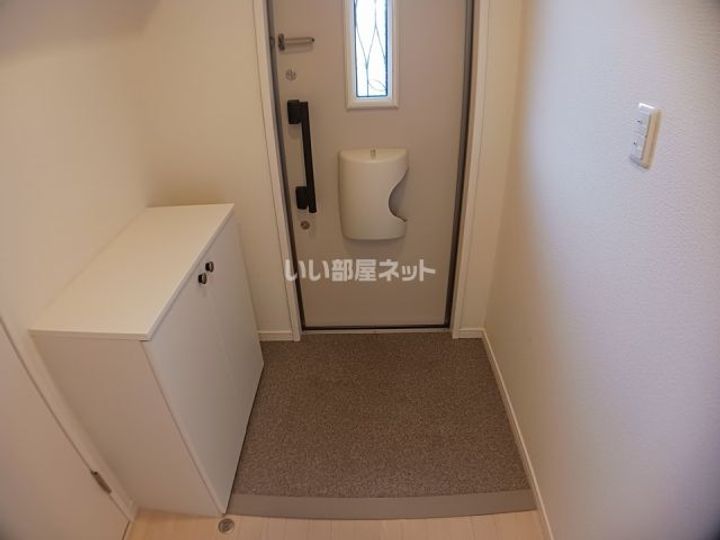 華秀ハイツIIの玄関