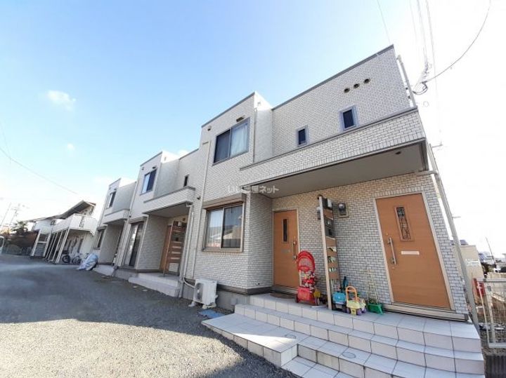 華秀ハイツIIの外観