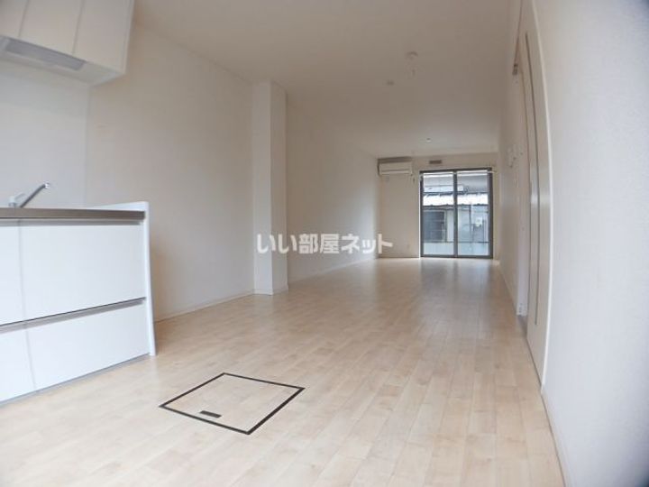 華秀ハイツIIの居間