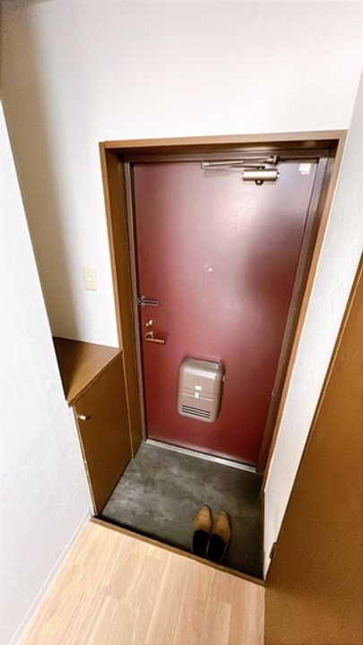 クレセール下伊福の玄関