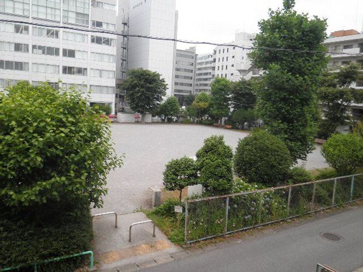 ビュー雷神の周辺